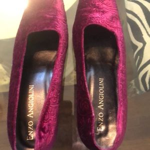 Enzo Angiolini size 9 1/2 Medium with 1 1/2 inch heel.